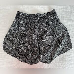 Lululemon shorts 5in Size 6